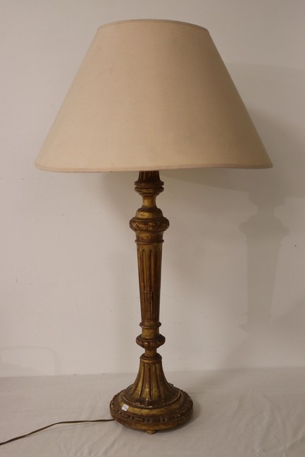 PIED DE LAMPE en bois sculpté et doré ca...