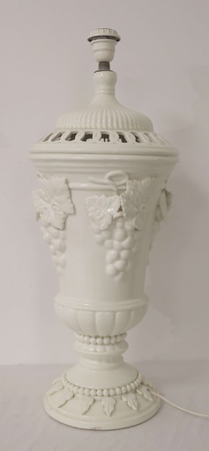 GRANDE LAMPE à pied en forme de brûle-parfum...