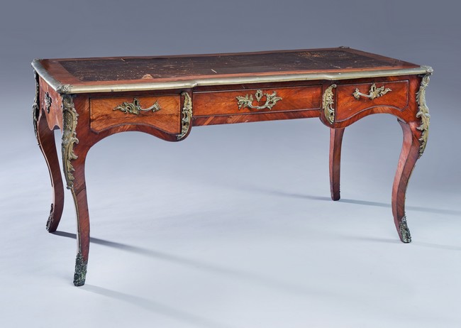 BUREAU PLAT toutes faces, en placage de bois...