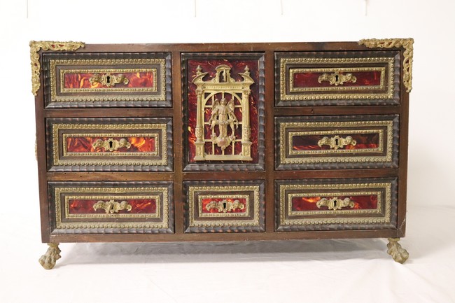 CABINET type bargueño en bois, placage d'écaille...