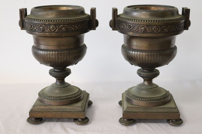PAIRE DE VASES de type Médicis en bronze,...