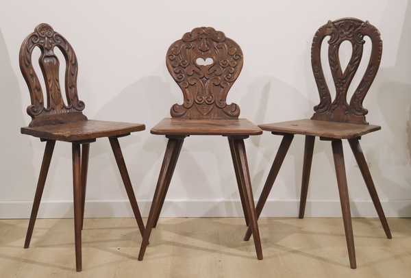 TROIS CHAISES dite de montagne à dossier...