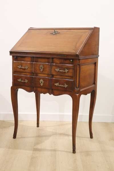 BUREAU de pente à façade arbalète en bois...