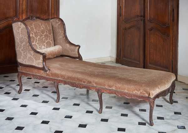 CHAISE LONGUE ou DUCHESSE à dossier plat...
