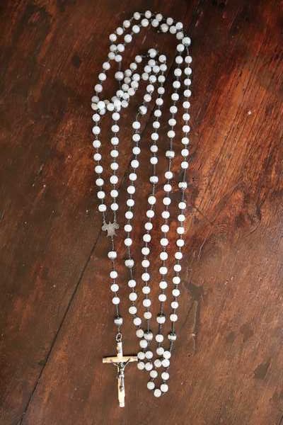 IMPORTANT ROSAIRE à chaîne en argent et boules...