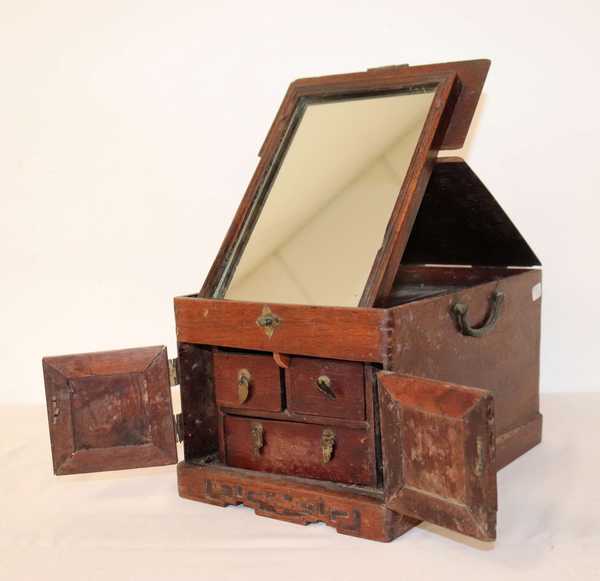COFFRET DE TOILETTE de forme rectangulaire...