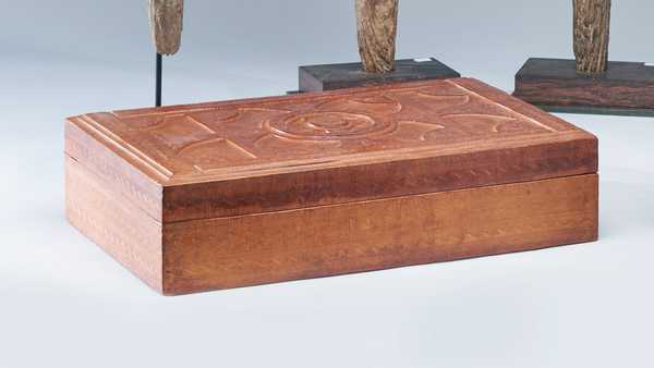 COFFRET rectangulaire à âme de bois entièrement...