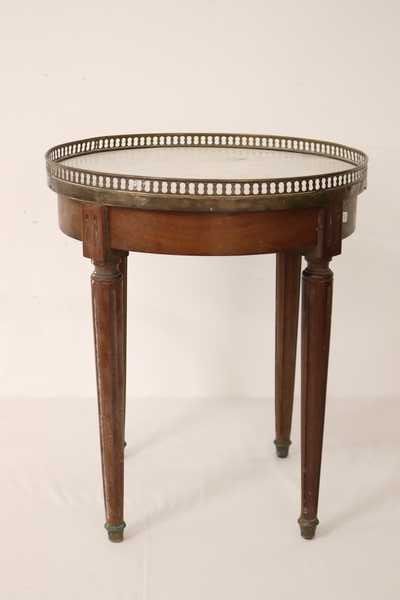 PETITE TABLE BOUILLOTTE en acajou à quatres...