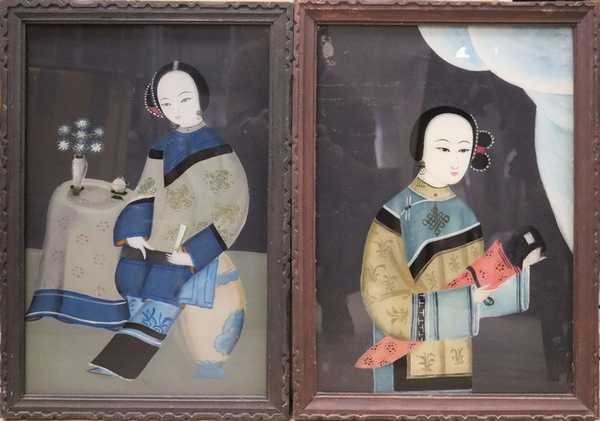 DEUX PEINTURES FIXEES sous verre représentant...