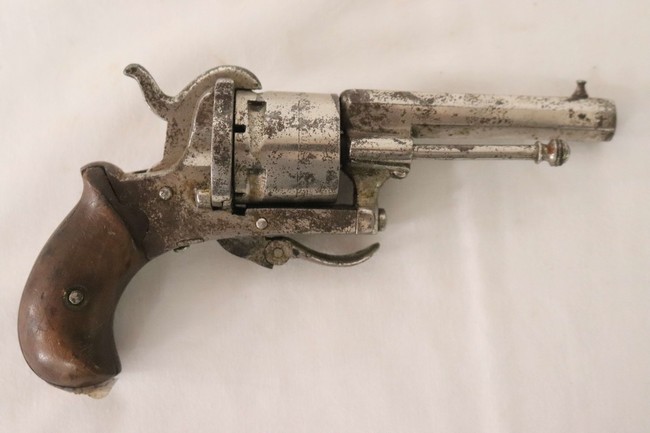 REVOLVER à broche « The Guardian » .