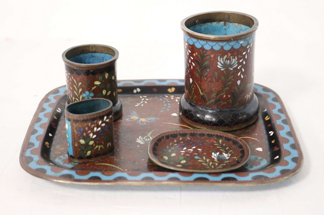 NECESSAIRE DE BUREAU en émaux cloisonnés...