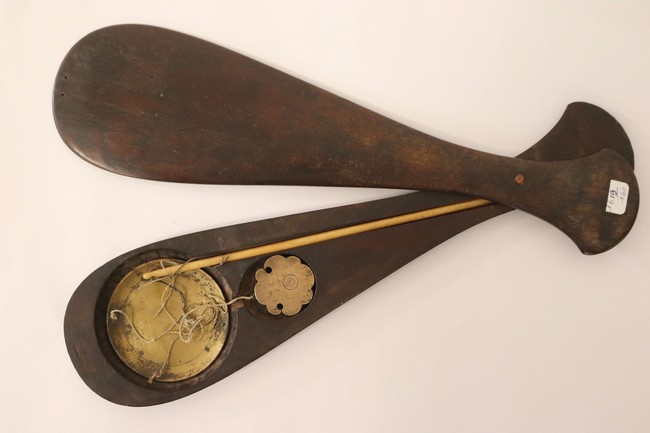 PETITE BALANCE à opium avec coupelle et poids,...