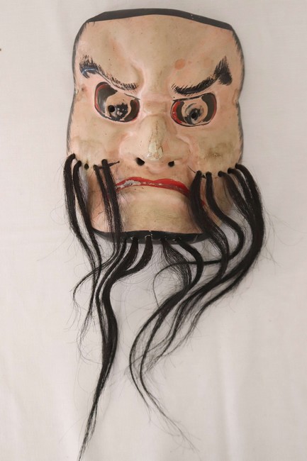 MASQUE DE THÊATRE en bois sculpté polychrome,...