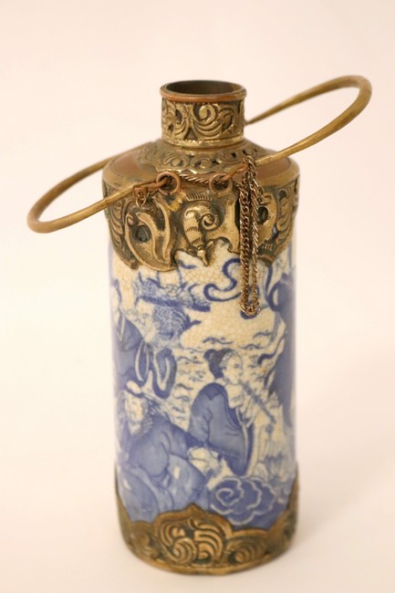 PETIT VASE ROULEAU en céramique craquelée...