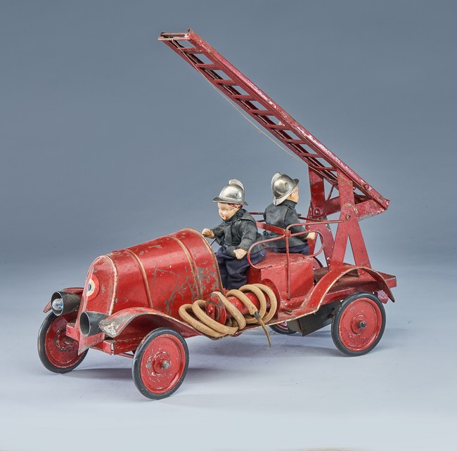 VOITURE DE POMPIER, mécanique, en tole peinte...