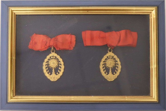 LOT DE 3 MEDAILLES ronde et ovales en métal...