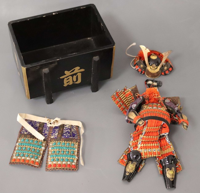 MODELE RÉDUIT D'ARMURE DE SAMOURAÏ miniature...