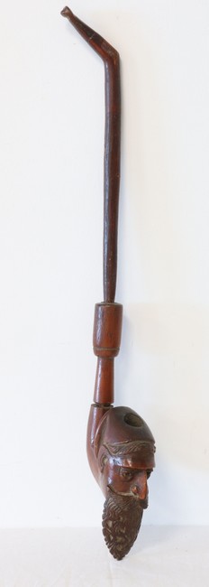 GRANDE PIPE en bois en trois éléments, à...