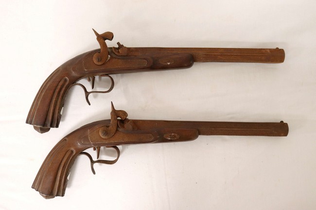 PAIRE DE PISTOLETS à percussion.