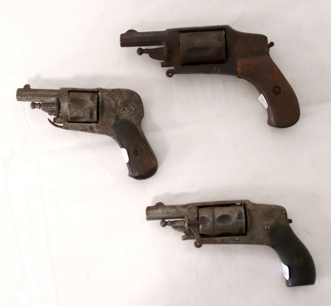 TROIS REVOLVERS Hammerless, à détentes r...