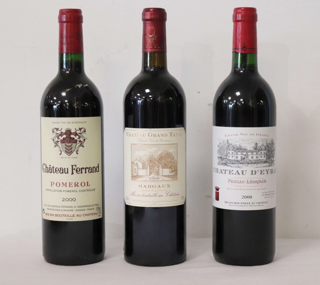1 caisse bois COMPRENANT LES GRANDES VINS...