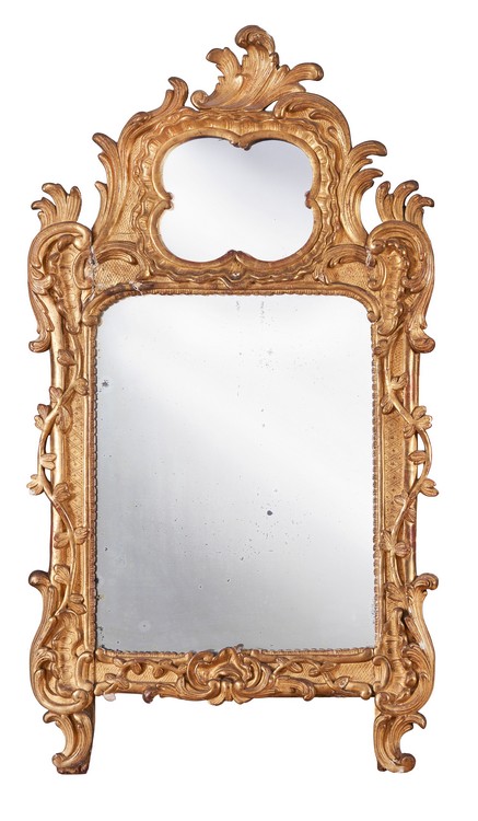MIROIR rectangulaire, dans un cadre à fronton...