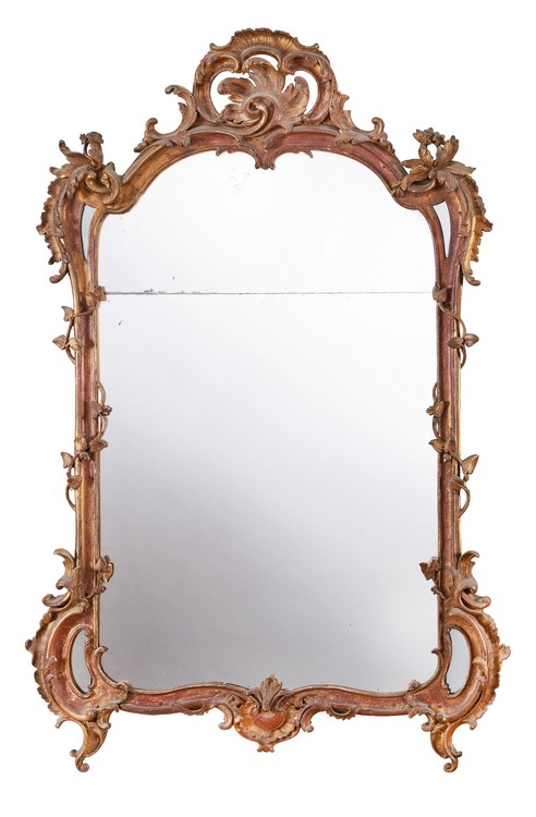 MIROIR en bois sculpté, ajouré et doré, à...
