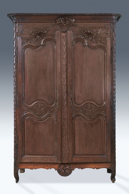 ARMOIRE REVOLUTIONNAIRE en chêne mouluré...
