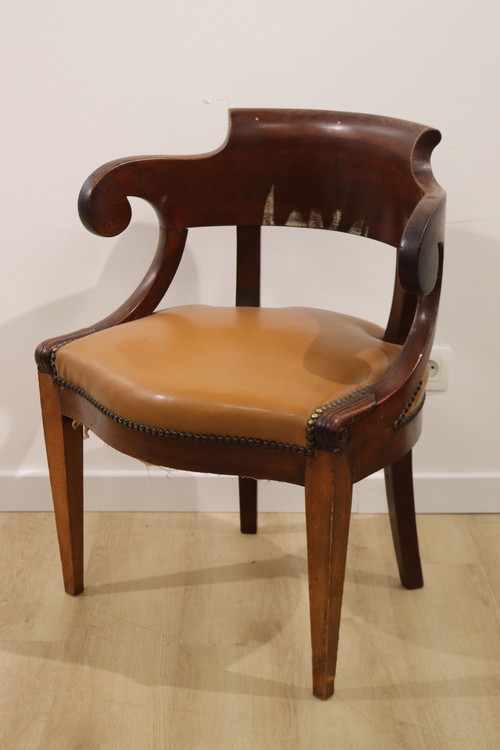 FAUTEUIL DE BUREAU en acajou et placage d’acajou,...