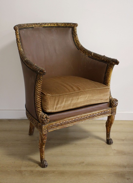FAUTEUIL gondole en bois sculpté et doré,...