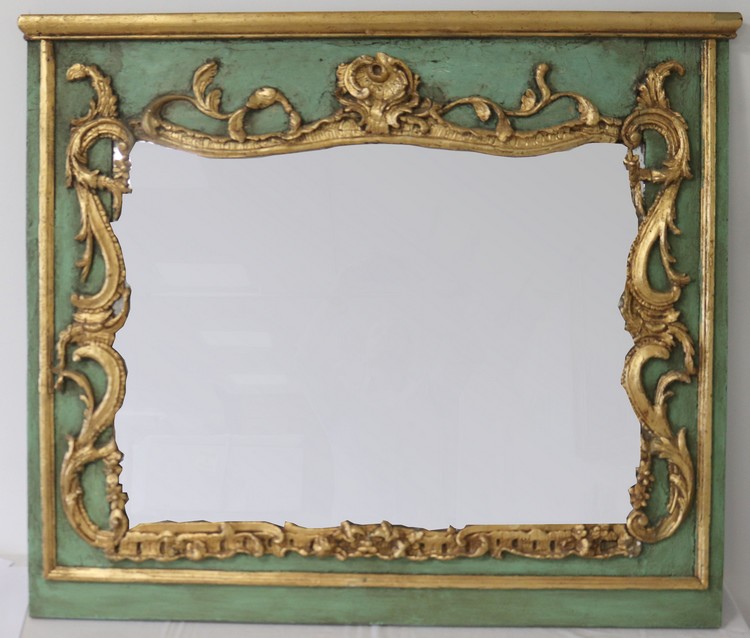 MIROIR rectangulaire dans un cadre rocaille...