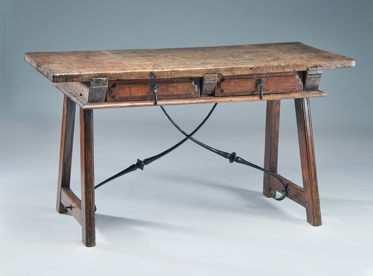 TABLE rectangulaire en chêne à plateau d’une...