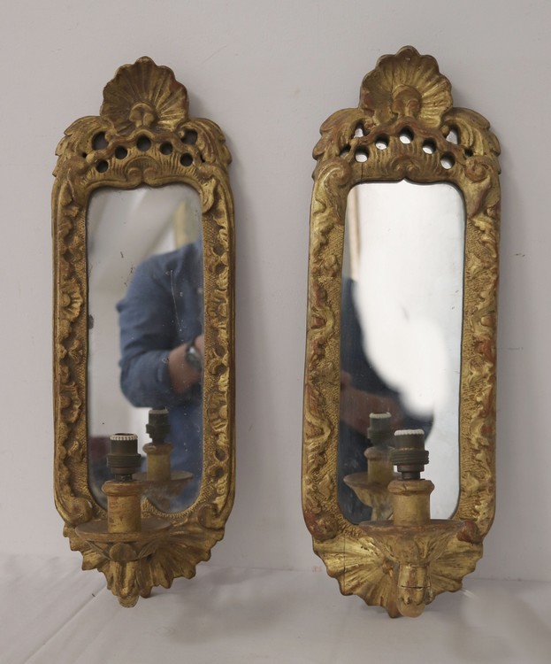 PAIRE D'APPLIQUES à un bras de lumière, à...