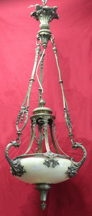 SUSPENSION en bronze formée d'une vasque...