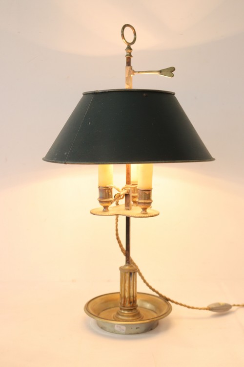 LAMPE BOUILLOTTE en laiton anciennement doré,...