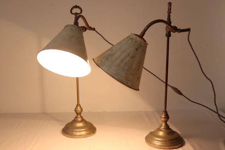 PAIRE DE LAMPES DE BUREAU en métal argenté...