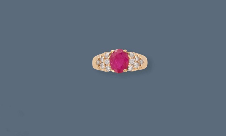BAGUE jonc en or jaune (750) ornée d'un rubis...