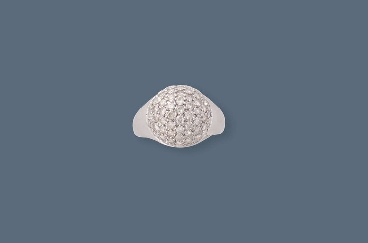 BAGUE dôme en or gris (750) sertie de petits...