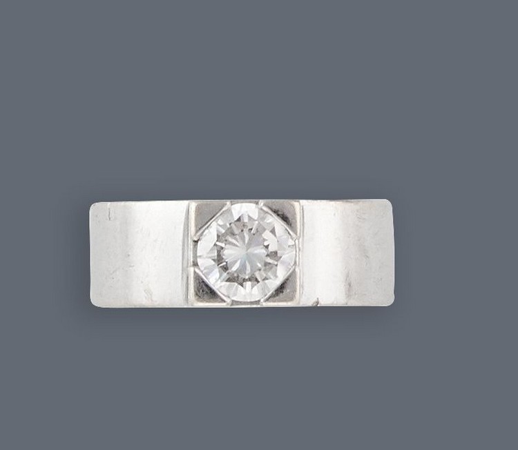 BAGUE large en or blanc (750) ornée d'un...
