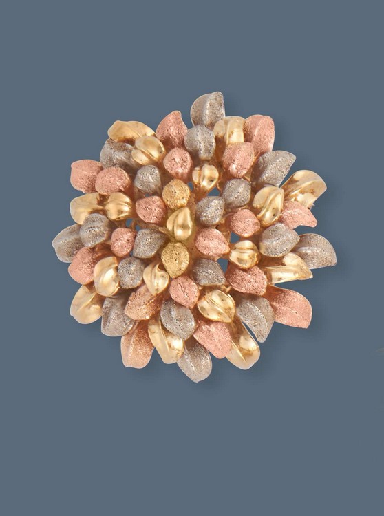BROCHE ronde en ors jaune, rose et gris (750)...