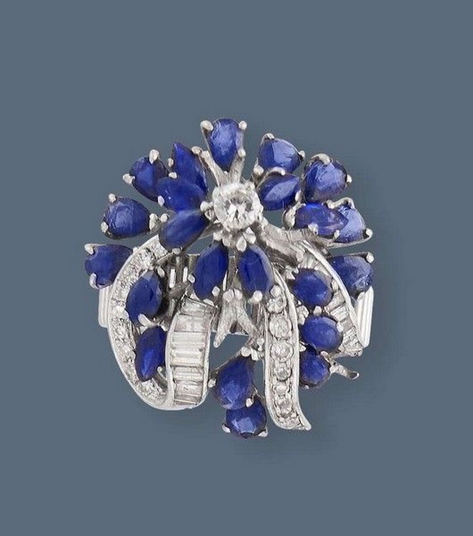 BAGUE dôme en or gris (585) ajourée stylisant...