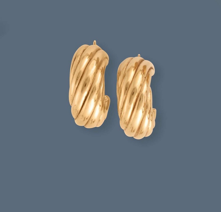 PAIRE DE BOUCLES D'OREILLES en or jaune (750)...
