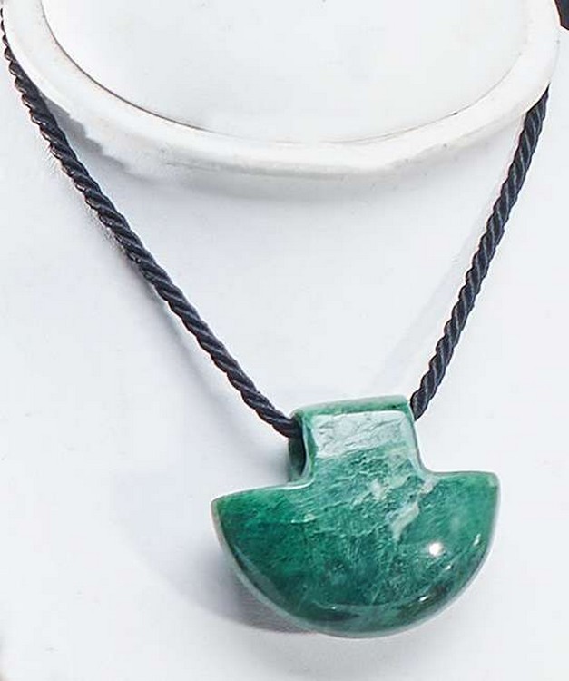 COLLIER en tissu noir et fermoir en or jaune...