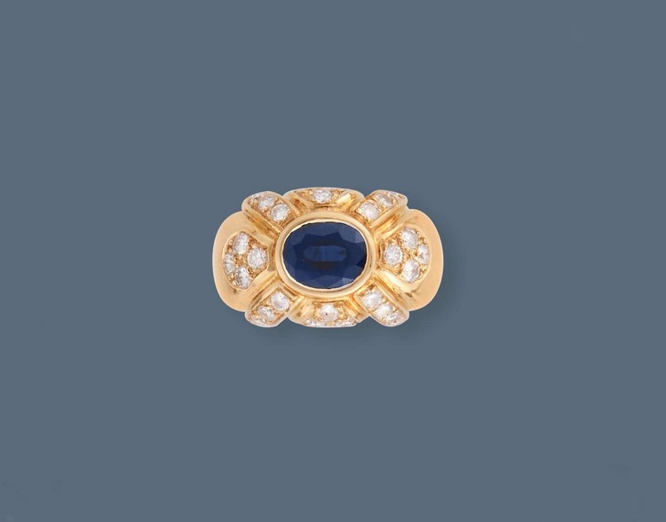 BAGUE en or jaune (750) ornée d'un saphir...