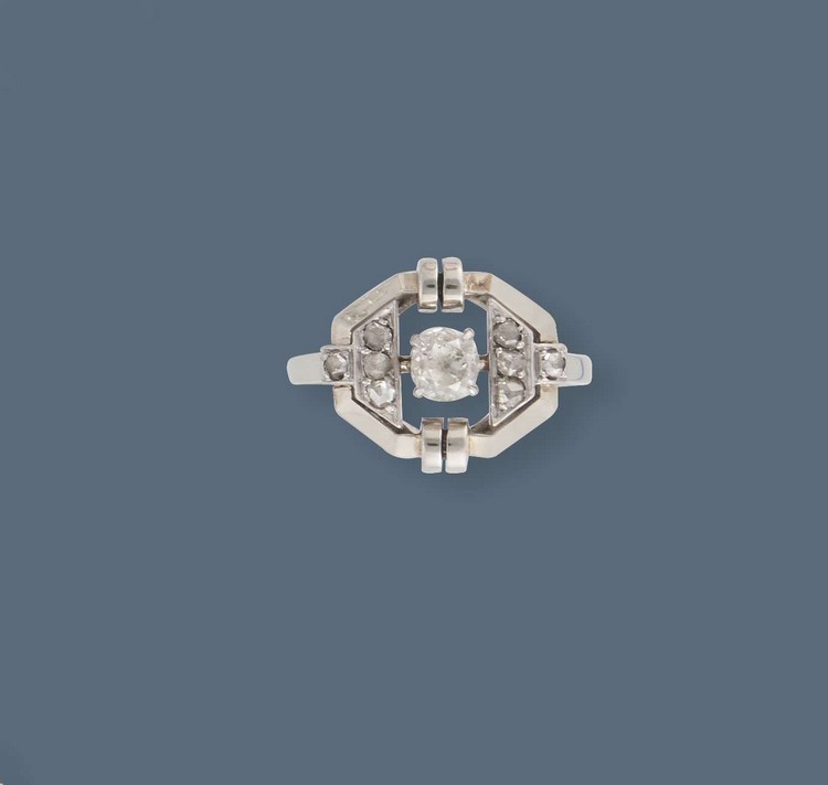 BAGUE en or gris (750) et platine sertie...