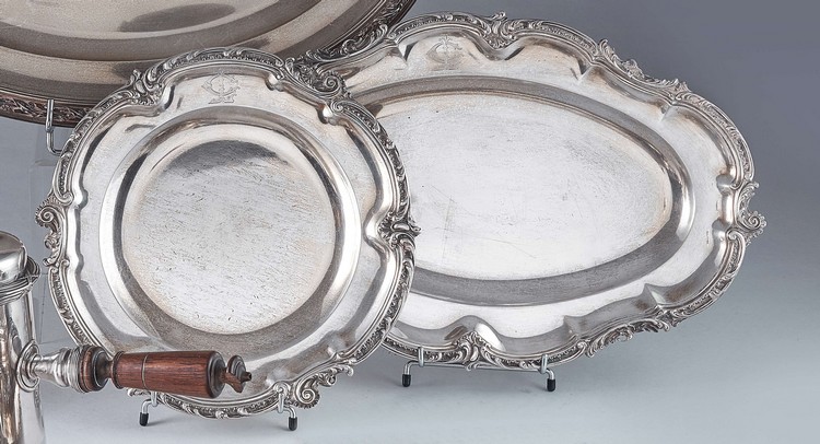 PLAT rond (Diam. 27 cm) et PLAT ovale (Long....