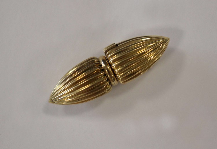 BOUTONS CLIPS en or jaune (750) en forme...