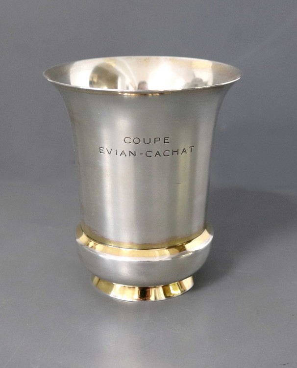PETITE COUPE sur piédouche en argent uni...