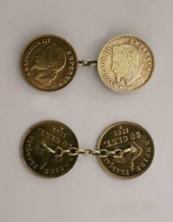 PAIRE DE BOUTONS DE MANCHETTES en argent...