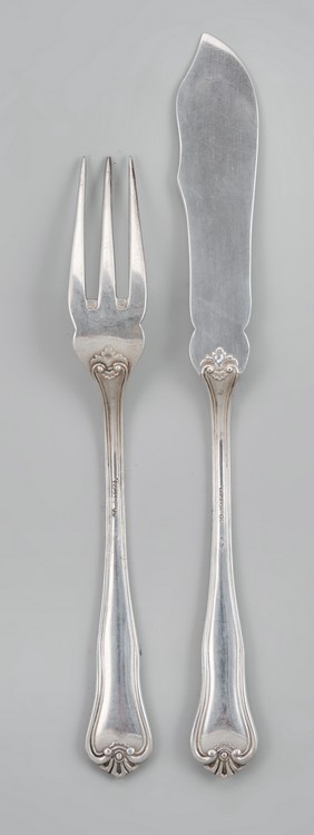 DOUZE COUVERTS A POISSON en argent (915),...